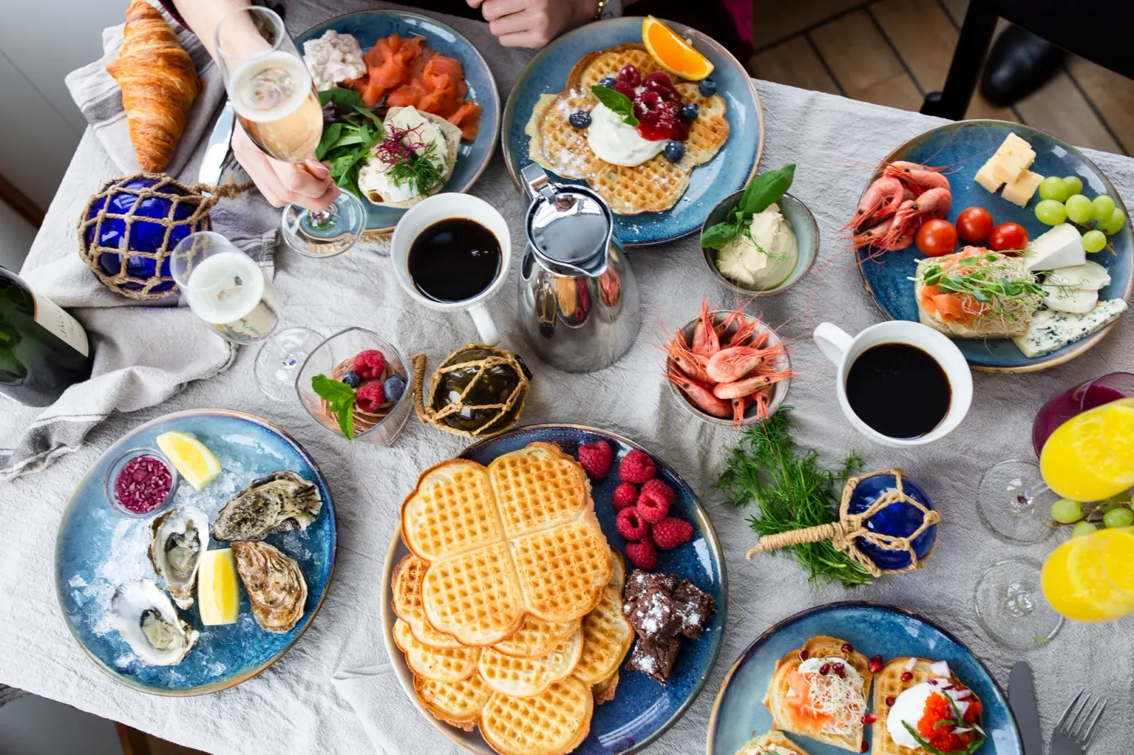 Brunch serveras under kryssningen